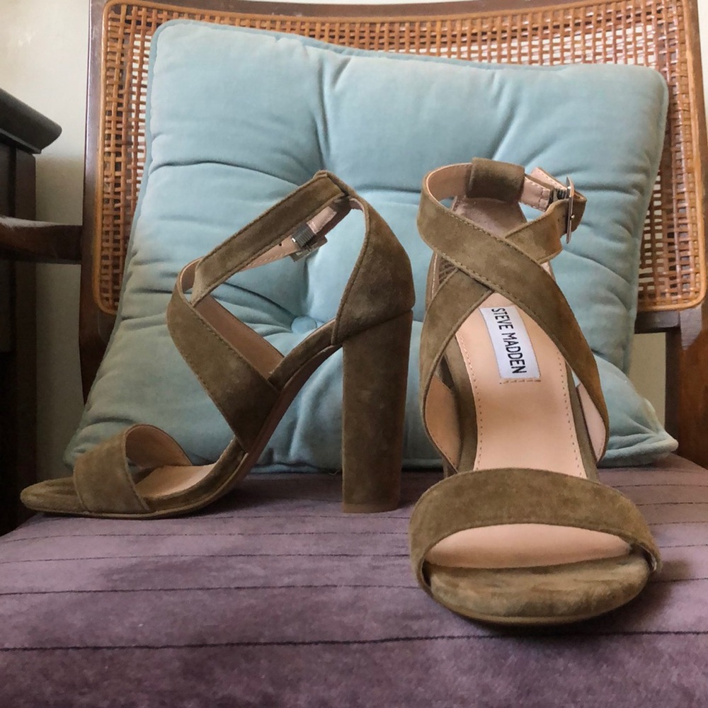 Suede Steve Madden Heels 🥝
